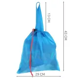 długa linia ustawionych klocków domino gotowa do przewrócenia