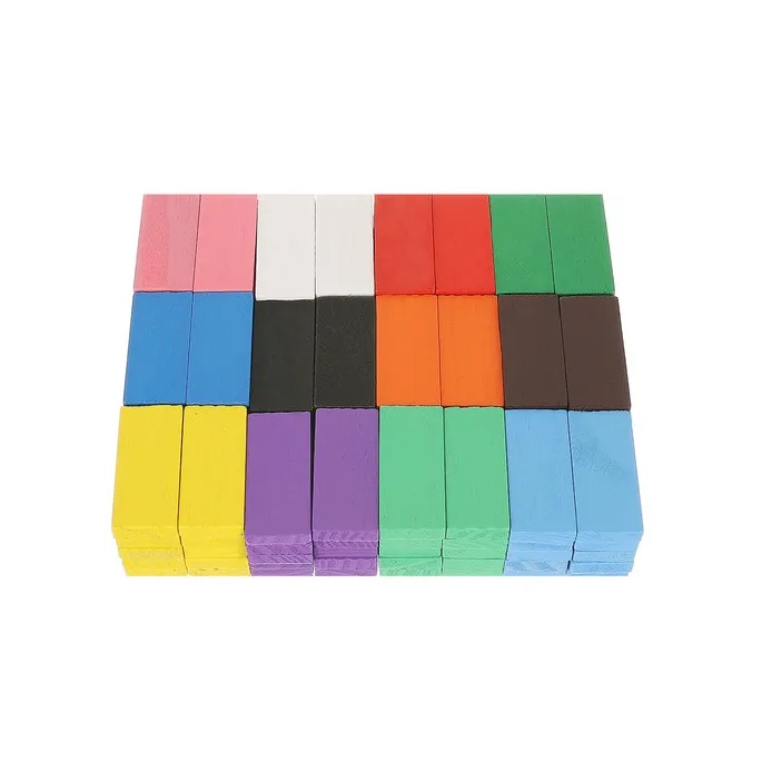 zestaw wszystkich elementów domino rozłożony na podłodze