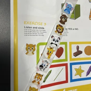 rolka z naklejkami motywacyjnymi na tle białym