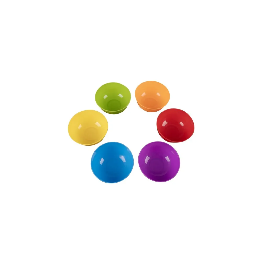 elementy zestawu na tle białego stołu