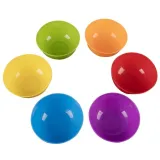 elementy zestawu na tle białego stołu