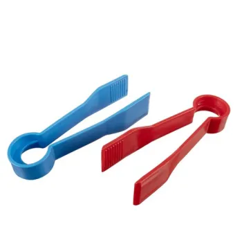 dinozaury i miseczki podczas zabawy edukacyjnej