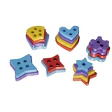 drewniany sorter z kolorowymi miejscami na klocki