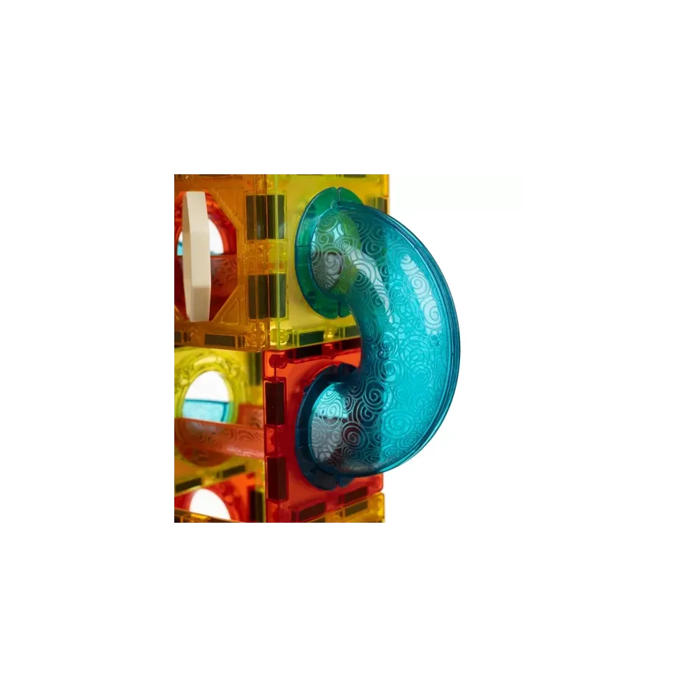 widok świecących reflektorów wśród klocków konstrukcyjnych