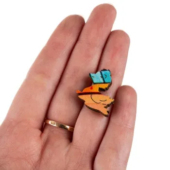 Ułożony obrazek kota z wielokolorowych puzzli