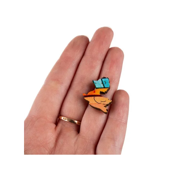 Ułożony obrazek kota z wielokolorowych puzzli