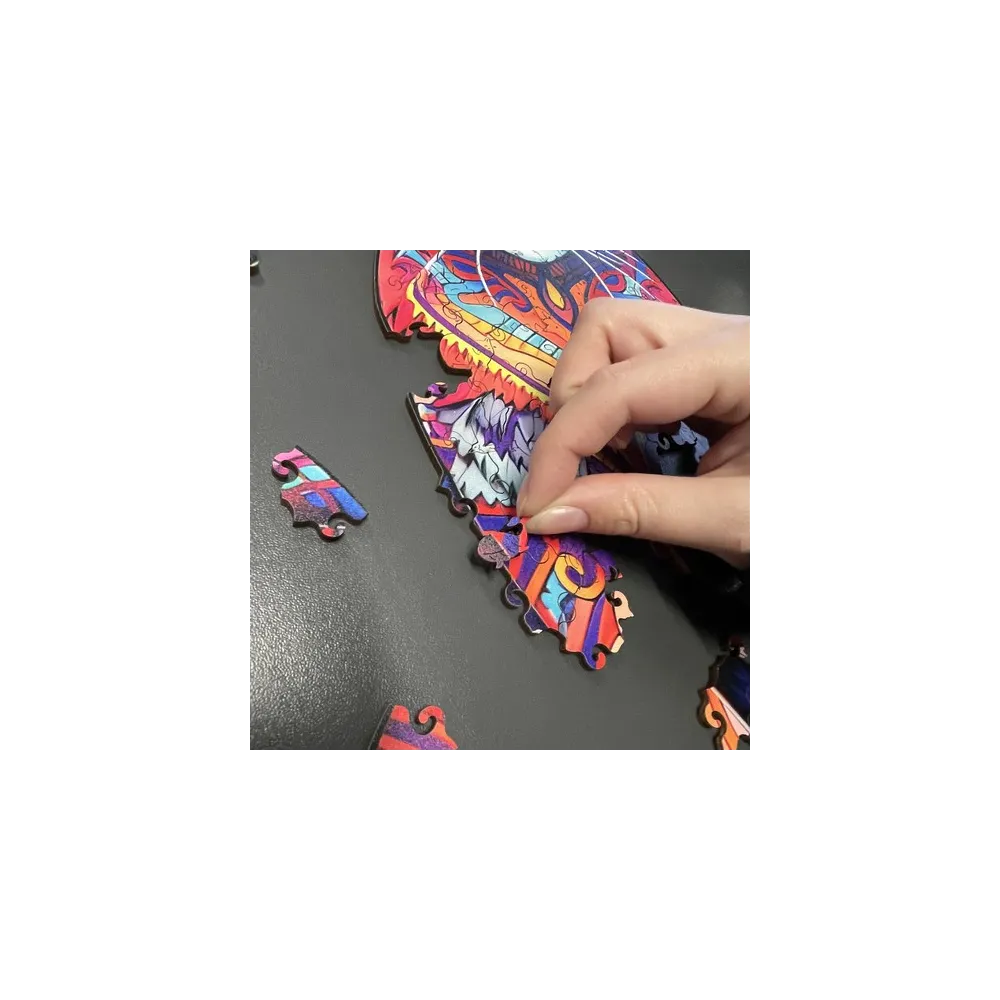 Drewniane puzzle i akcesoria zaprezentowane razem