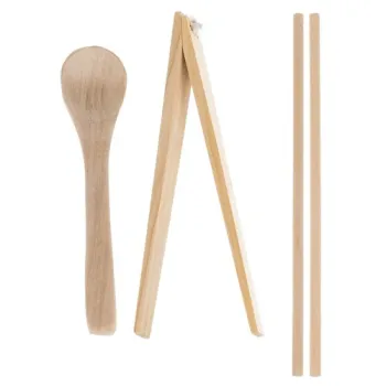 zestaw układanki z akcesoriami na stole