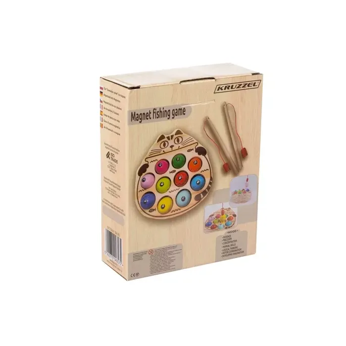 zbliżenie na kolorowe drewniane rybki z magnesem