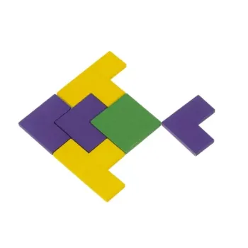 wielokolorowe kształty klocków z puzzle po wyjęciu z podstawy