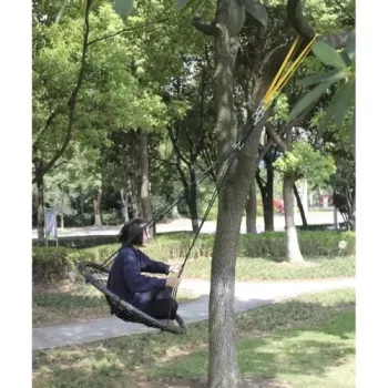 huśtawka dla dzieci i dorosłych zawieszona na mocnych linach