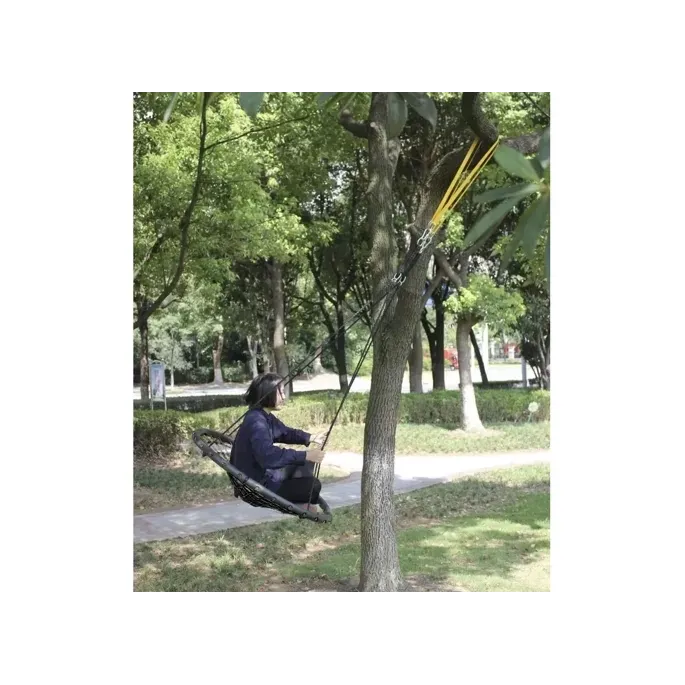 huśtawka dla dzieci i dorosłych zawieszona na mocnych linach