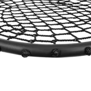 czarna huśtawka ogrodowa rozłożona przed montażem