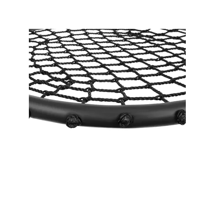 czarna huśtawka ogrodowa rozłożona przed montażem