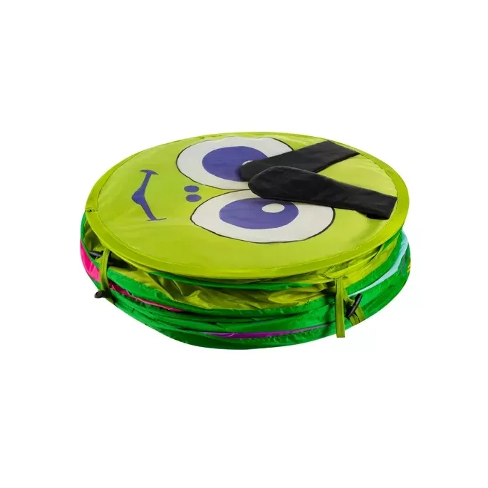 namiot dziecięcy gąsienica w domowym pokoju