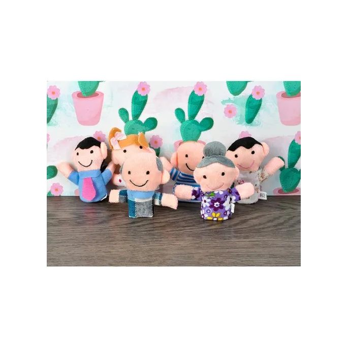 Sześć maskotek na palce rozłożonych na białym tle