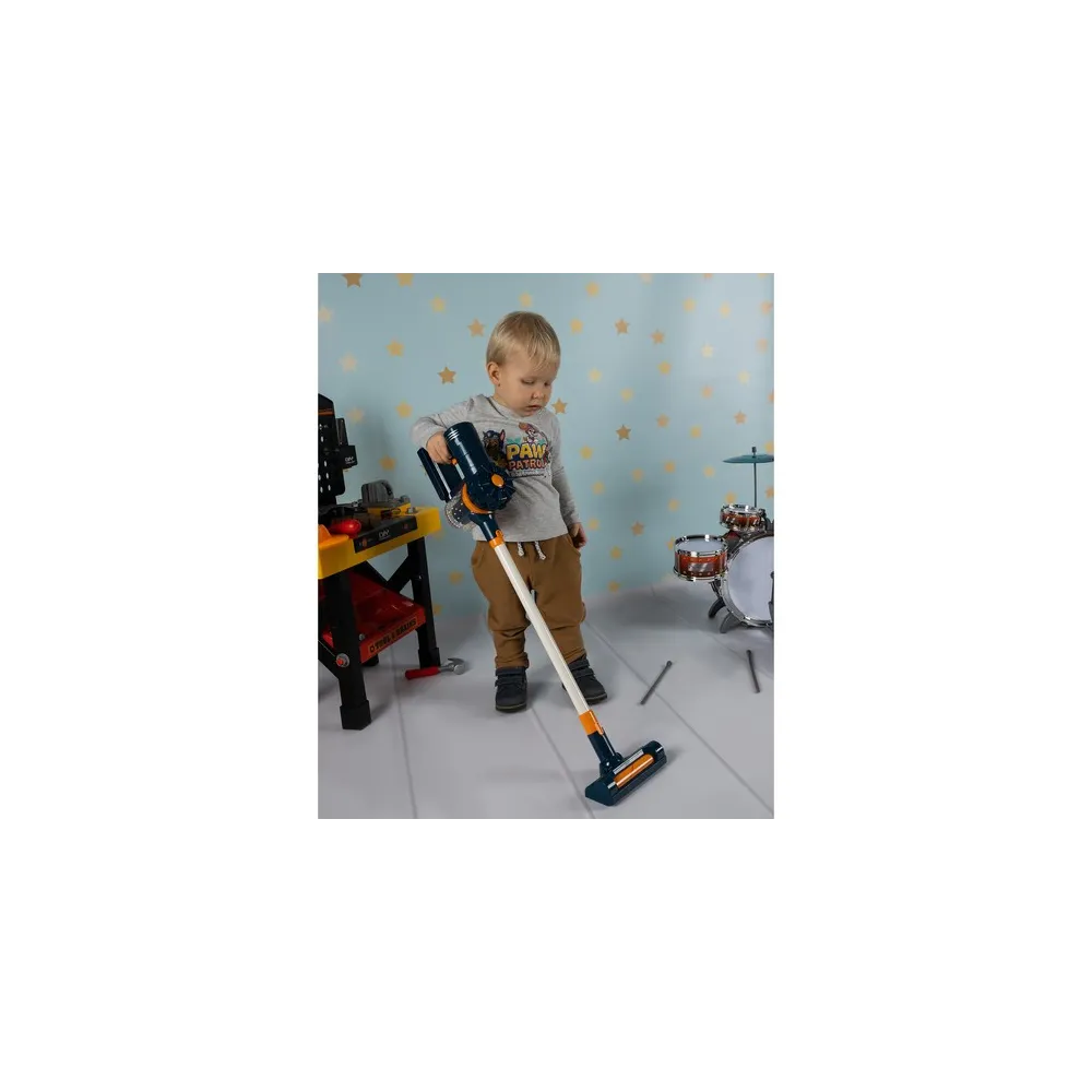 lekki odkurzacz dziecięcy prezentowany na jasnym tle