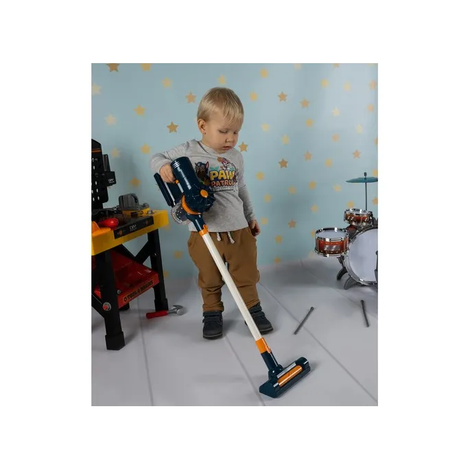 lekki odkurzacz dziecięcy prezentowany na jasnym tle