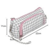 widok siateczkowej kieszonki wewnątrz piórnika