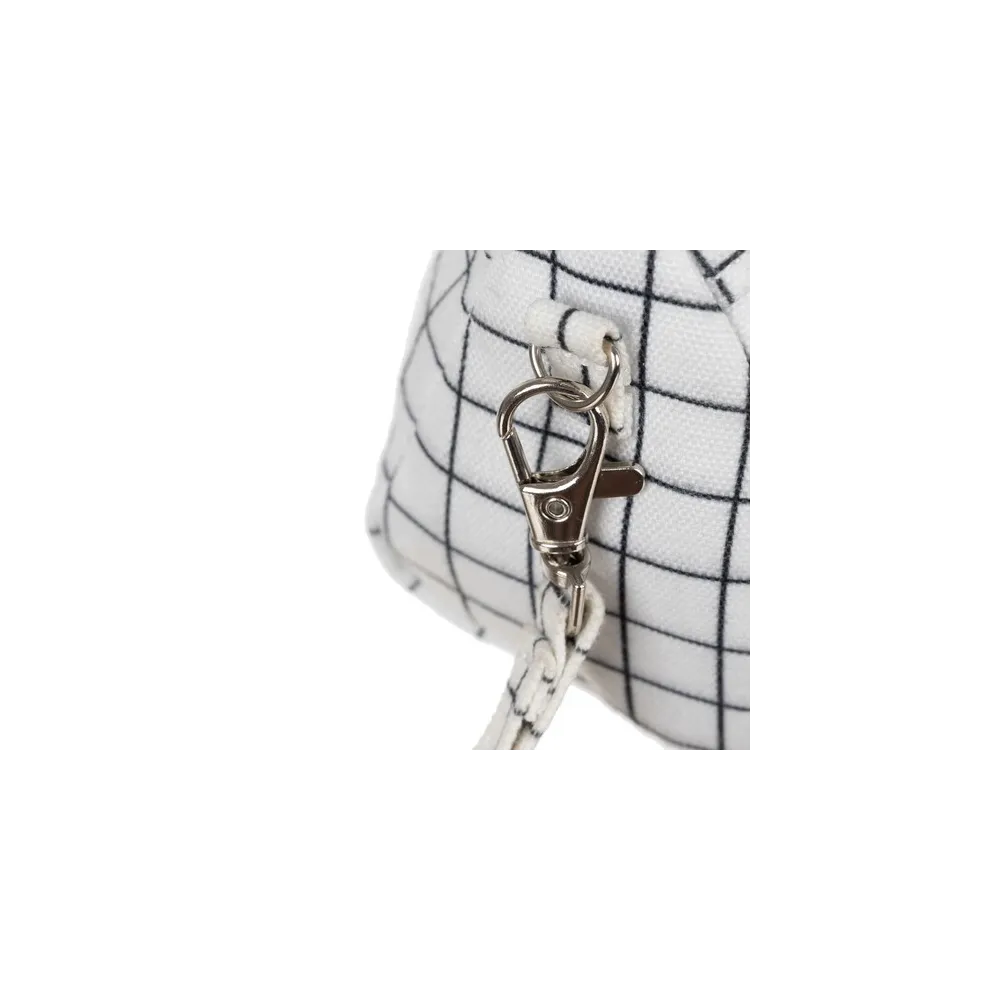 wnętrze piórnika z gumowymi uchwytami na przybory