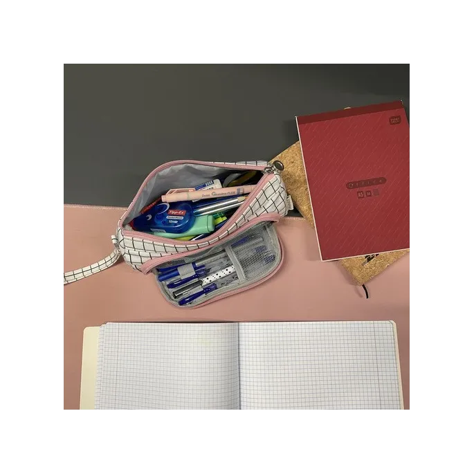 piórnik otwarty, prezentujący dwie komory