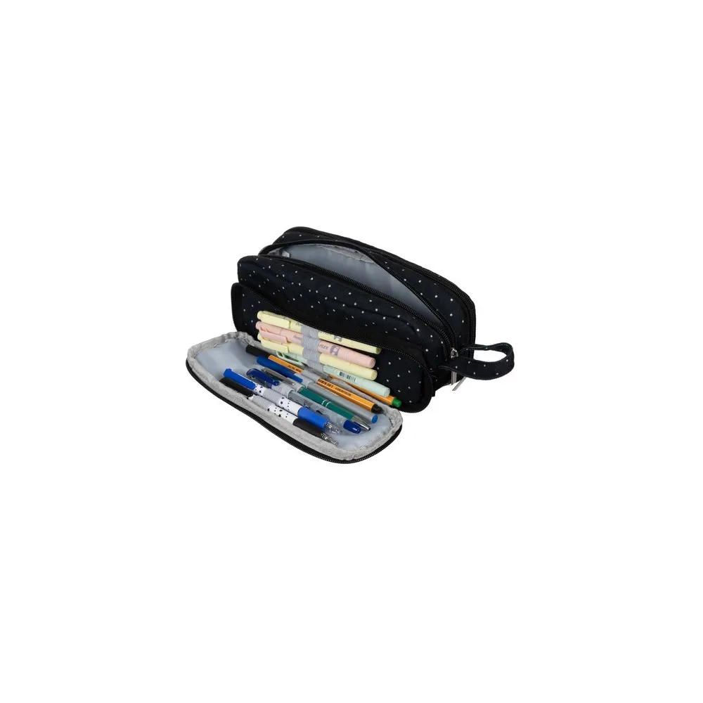 Detal materiałowej kieszonki wewnątrz czarnego piórnika