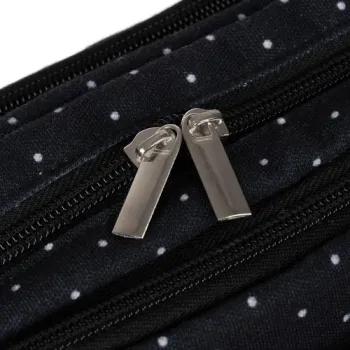 Widok piórnika rozkładanego w czarnym kolorze z białymi kropkami