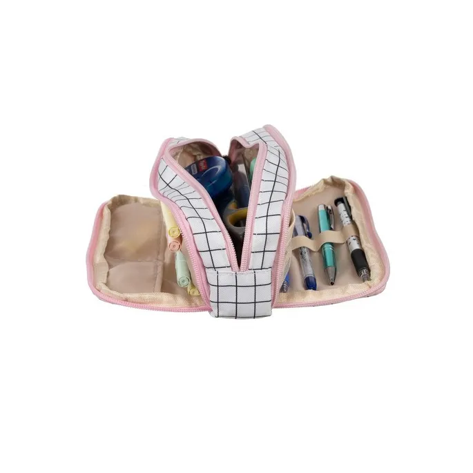 Boczna perspektywa piórnika podkreślająca nowoczesny design