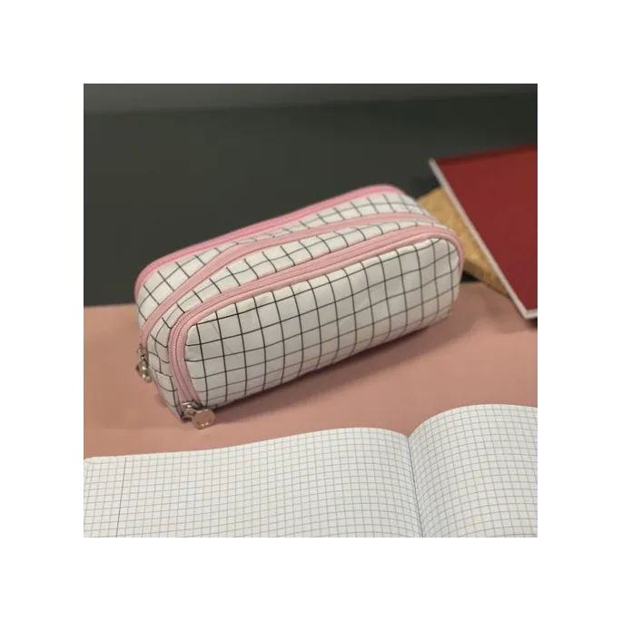 Widok wszystkich trzech przegród z otwartymi suwakami