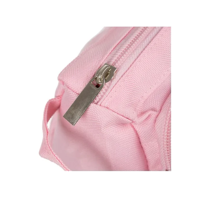 Zbliżenie na kieszonkę z siateczki wewnątrz piórnika Maaleo