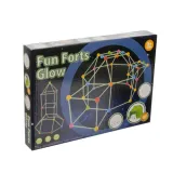 rozłożony zestaw do budowy namiotu z zielonym nakryciem