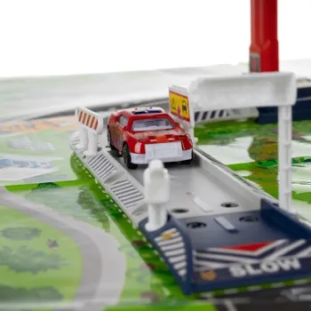 elementy zestawu: samochodziki, helikopter i znaki drogowe