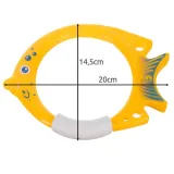 Zbliżenie na pałki ustawione pionowo w wodzie