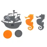 Elementy pirackiego skarbu: statek, monety i koniki morskie na brzegu