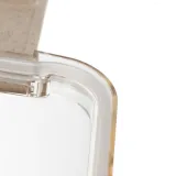 zestaw: lunchbox z tacką, łyżką, widelcem i separatorem na jasnym tle