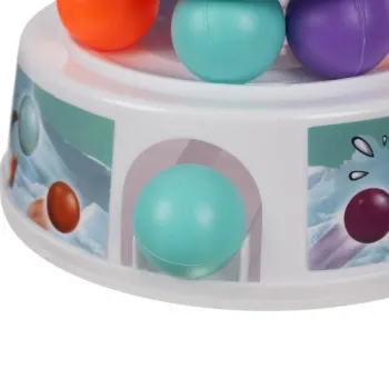 Zbliżenie na pingwina umieszczonego na kopule wieży