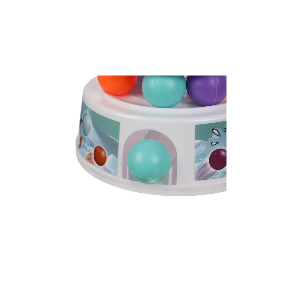 Zbliżenie na pingwina umieszczonego na kopule wieży