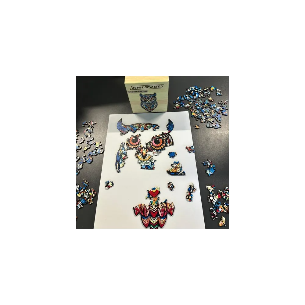 drewniane puzzle Kruzzel 24551 rozłożone na jasnej powierzchni