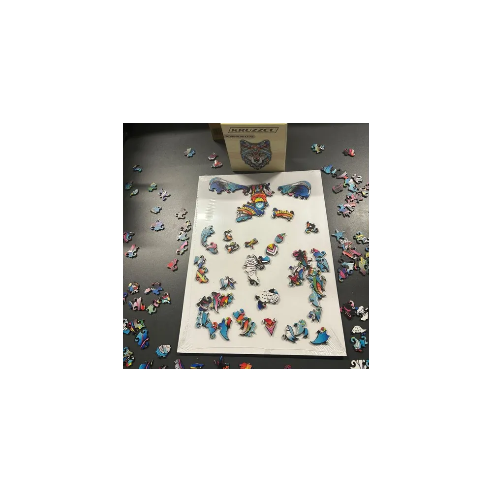 puzzle drewniane kruzzel leżące na blacie