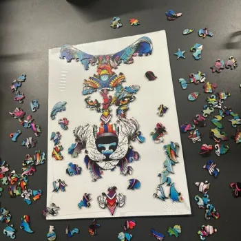 widok na nieregularne krawędzie głowy wilka z puzzli