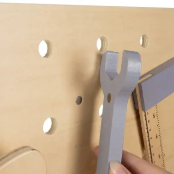 Ekologiczne materiały drewniane i MDF użyte w warsztacie zabawkowym