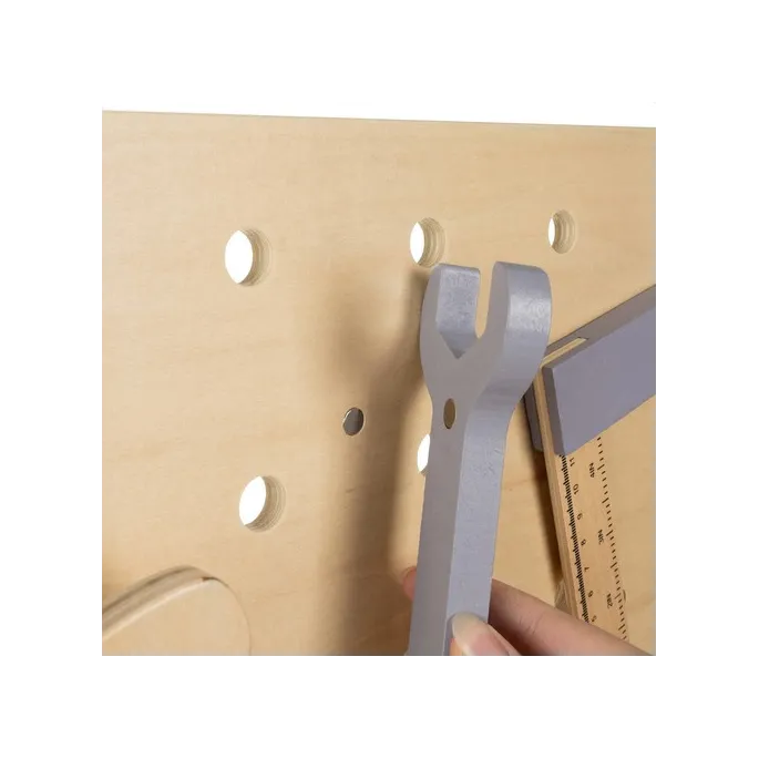 Ekologiczne materiały drewniane i MDF użyte w warsztacie zabawkowym