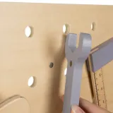 Ekologiczne materiały drewniane i MDF użyte w warsztacie zabawkowym