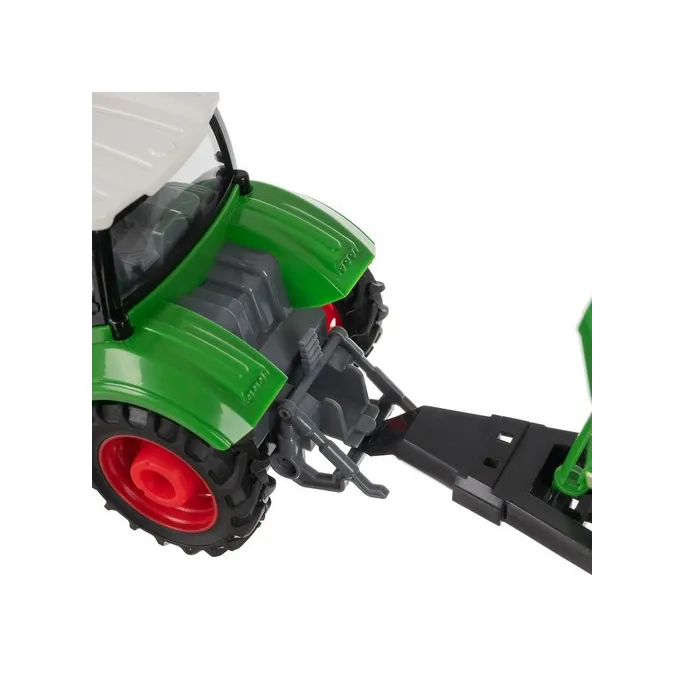 reflektory led oraz światła kabiny traktora podczas jazdy