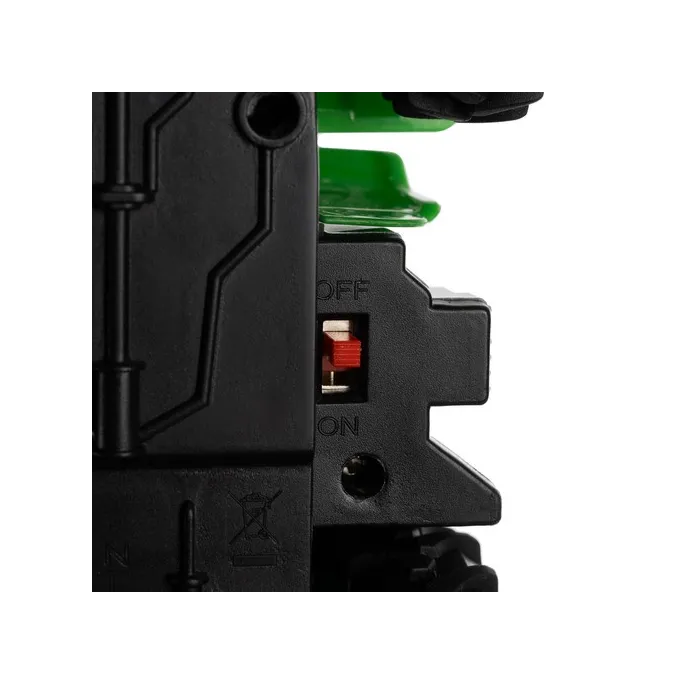 widok z tyłu na otwieraną burtę i przyczepę traktora