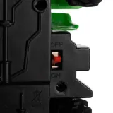 widok z tyłu na otwieraną burtę i przyczepę traktora