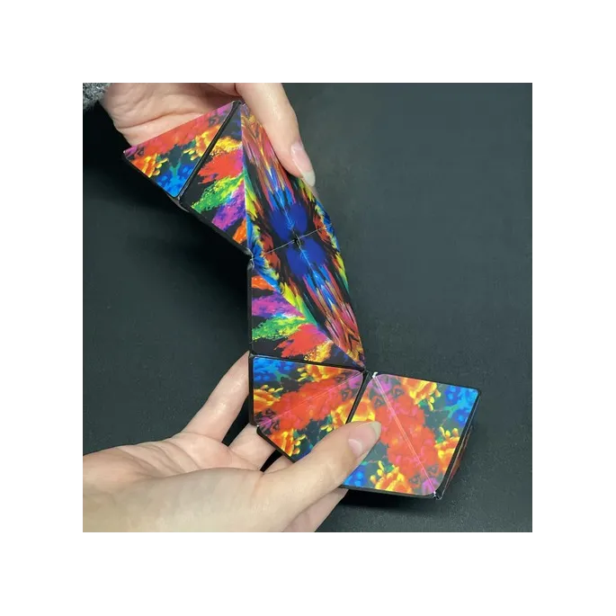 Detal stabilnych połączeń magnetycznych w kostce antystresowej