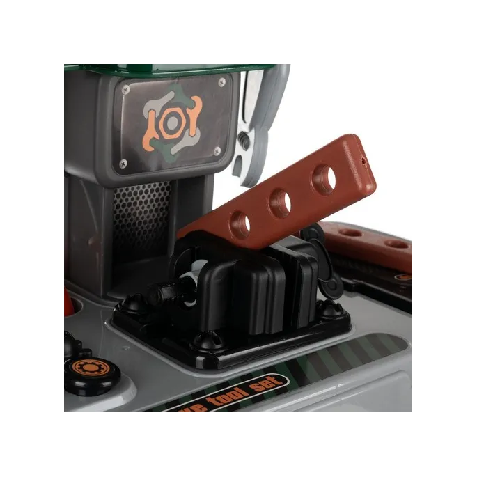 dziecięcy warsztat z imadłem i drewnianymi częściami do skręcania