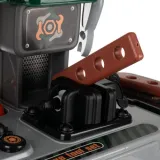 dziecięcy warsztat z imadłem i drewnianymi częściami do skręcania