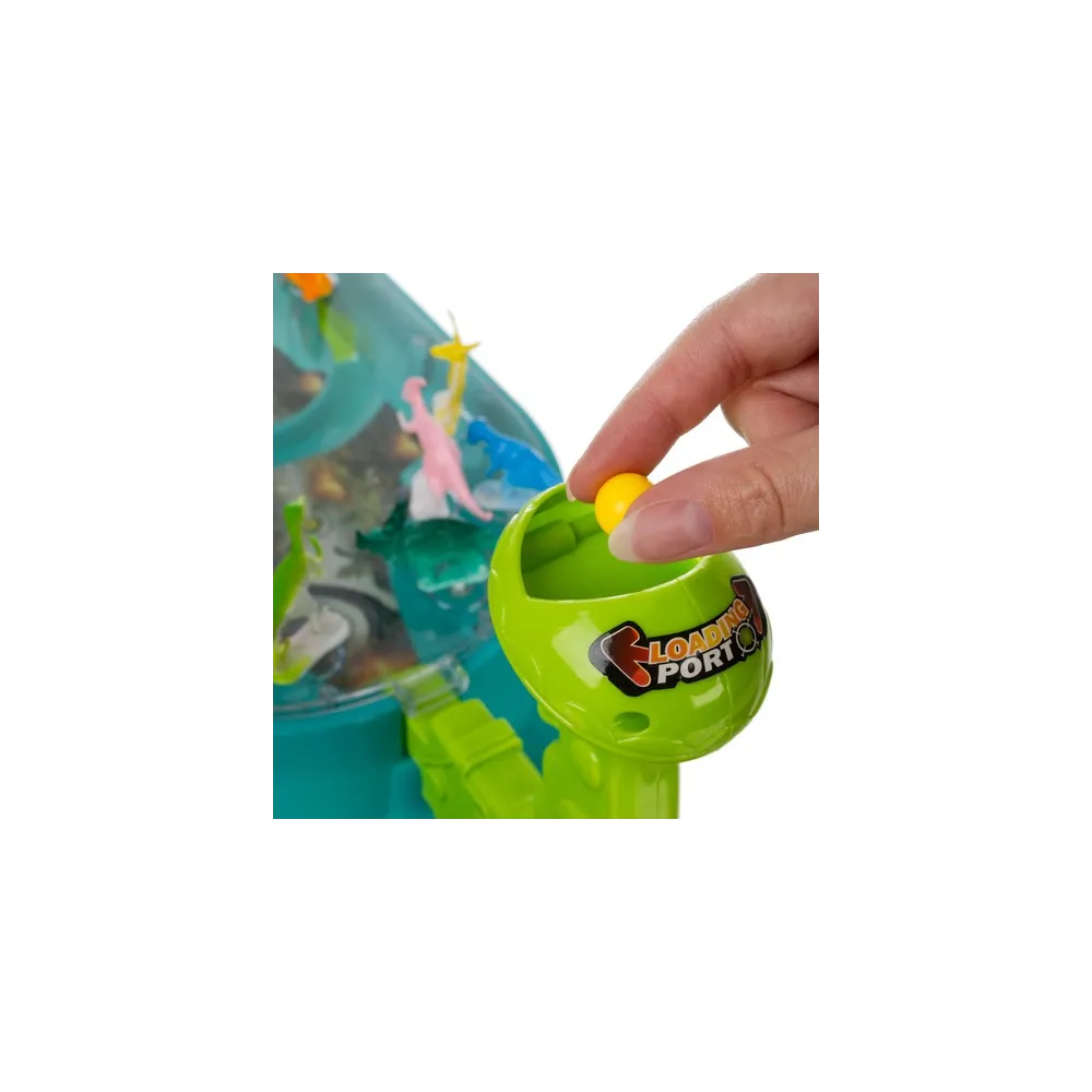 dzieci bawiące się grą Bitwa dinozaurów przy wspólnej zabawie